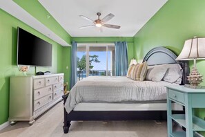 3 bedrooms, iron/ironing board, WiFi, bed sheets - Oceanfront Condo with 2 Pools (Gulfport)