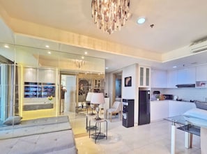 Apartemen, 3 kamar tidur, pemandangan kota | Area keluarga | Smart TV 43-inci dengan saluran TV kabel
