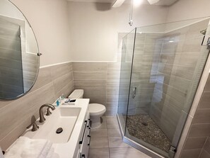 Douche, sèche-cheveux