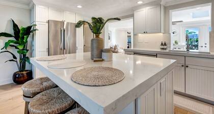 Canal-Front 3BR – Pool, Hot Tub & Boat Access