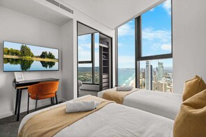 2 bedrooms, iron/ironing board, travel cot, WiFi - The Panorama - NEW Beachfront 2BR Corner Ocean View with Parking, Pool and GYM (Surfers Paradise)
