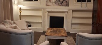 Spacious 4 bedroom 2 bathroom historic home close to historic Selma downtown!