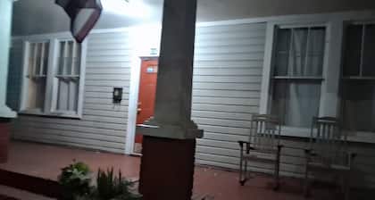 Spacious 4 bedroom 2 bathroom historic home close to historic Selma downtown!