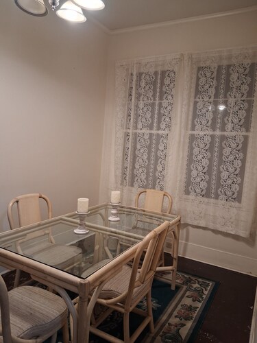 Spacious 4 bedroom 2 bathroom historic home close to historic Selma downtown!