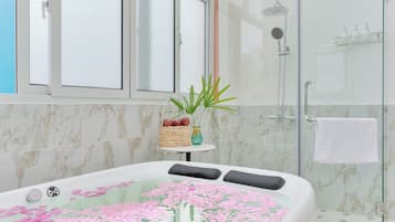Suite Deluxe, balcon, vue partielle sur l'océan | Salle de bain