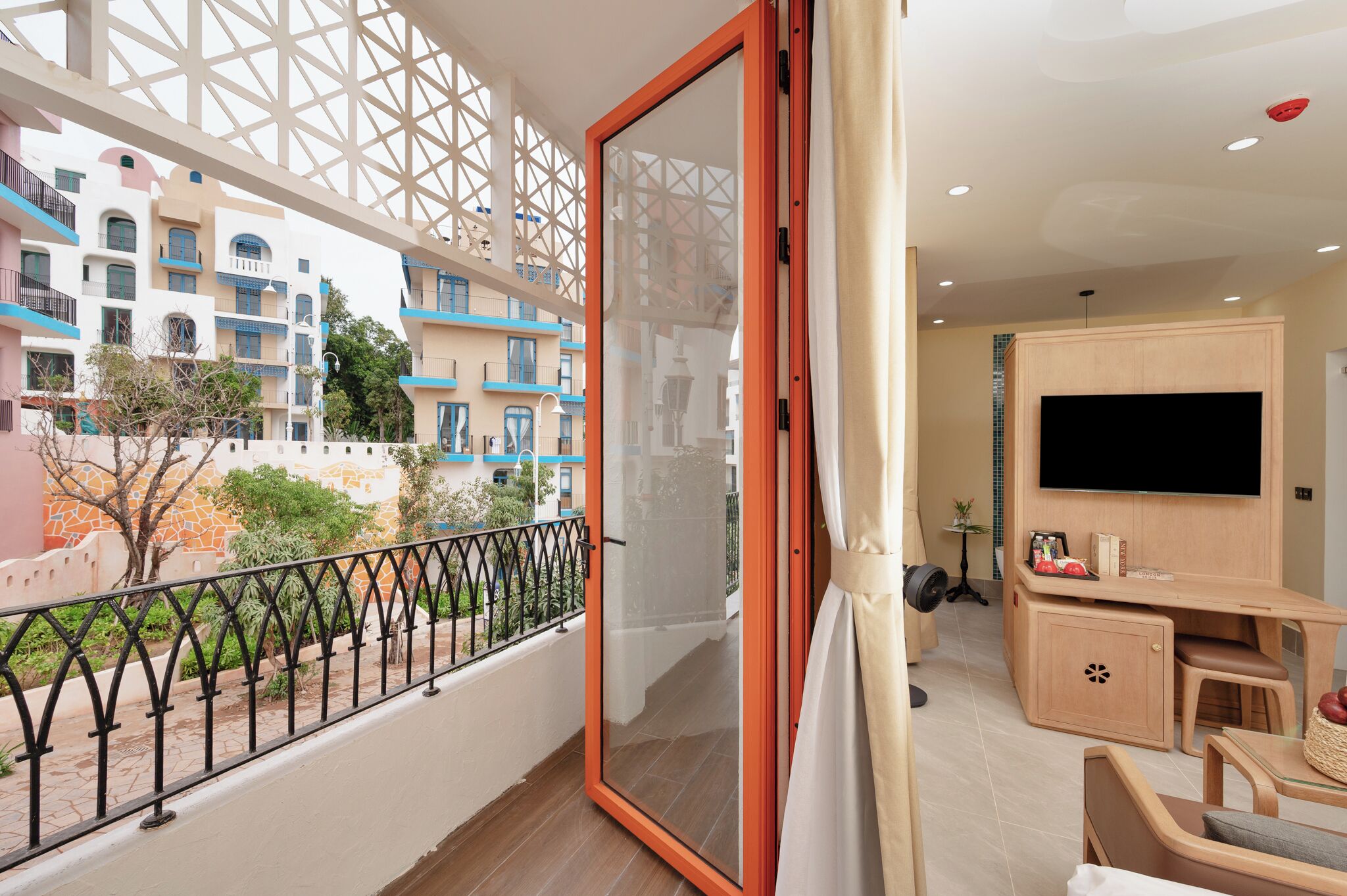 Deluxe Double Room, Accessible Bathtub, City View