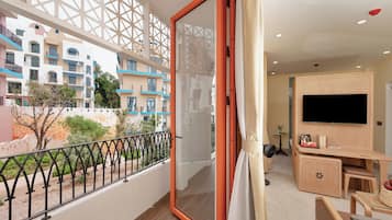 Deluxe Double Room, Accessible Bathtub, City View