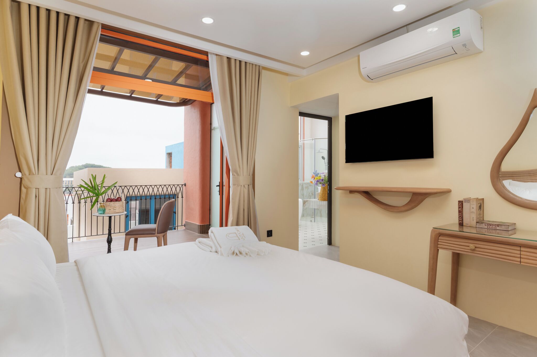 Deluxe Suite, Balcony, Partial Ocean View