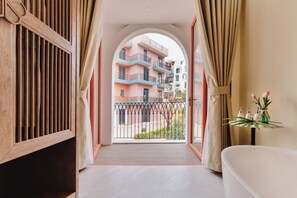 Deluxe Double Room, tab mandi mudah diakses, City View | Bahagian dalam