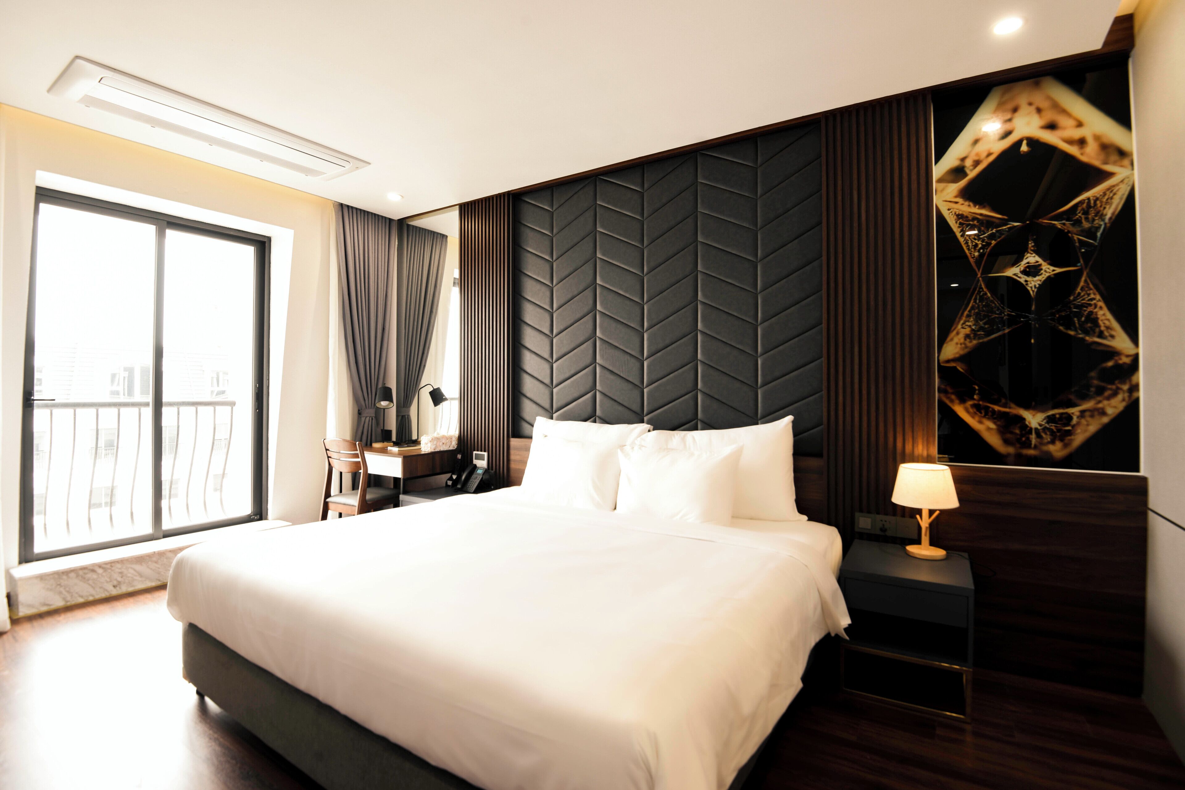 Suite superior, 2 habitaciones, balcón | Sábanas de algodón egipcio y ropa de cama de alta calidad