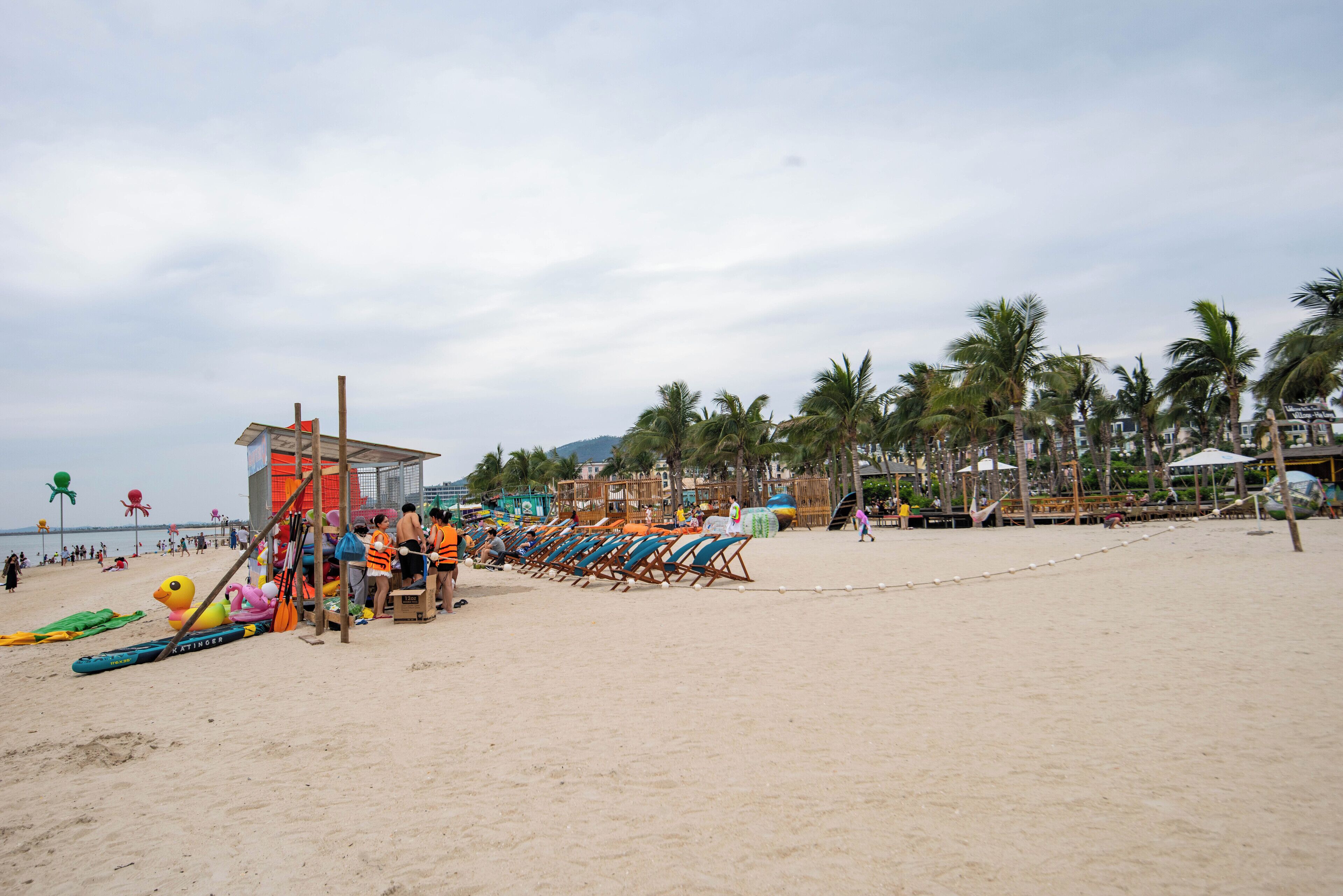 Nálægt ströndinni, hvítur sandur, strandrúta, strandhandklæði