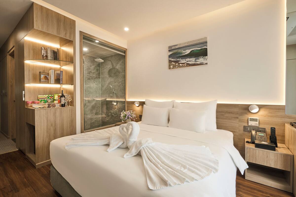 Estudio, vistas parciales al mar | Sábanas de algodón egipcio y ropa de cama de alta calidad