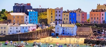 2 Historic Tenby Tourist Favourite -Steps to Beach