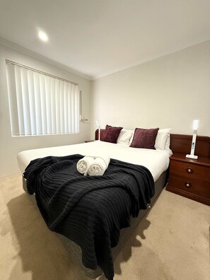 3 bedrooms, iron/ironing board, WiFi, bed sheets