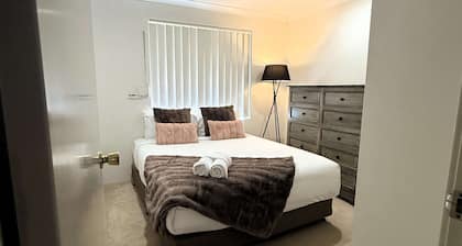 4 Private 3BR Villa Near Yokine & Parking