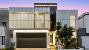 Exterior - 9 Architectural Luxe 4BR Skyhome Pool & Ocean View (North Coogee)