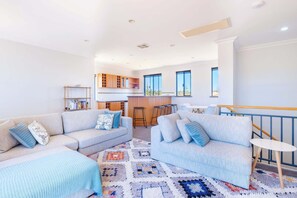 TV, fireplace, offices - 7 Steps to Beach Seaside Serenity 4BR with 2 Car Bays (Wannanup)