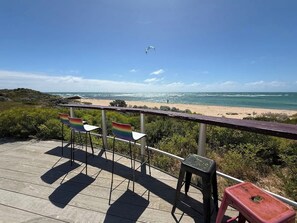 Property grounds - 7 Steps to Beach Seaside Serenity 4BR with 2 Car Bays (Wannanup)