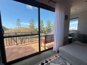 TV, fireplace, offices - 7 Steps to Beach Seaside Serenity 4BR with 2 Car Bays (Wannanup)