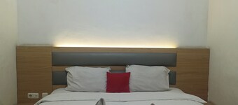 Hotel O near Pantai Losari formerly Poin