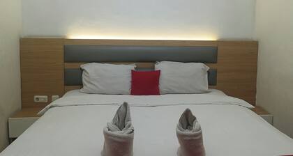 Hotel O near Pantai Losari formerly Poin