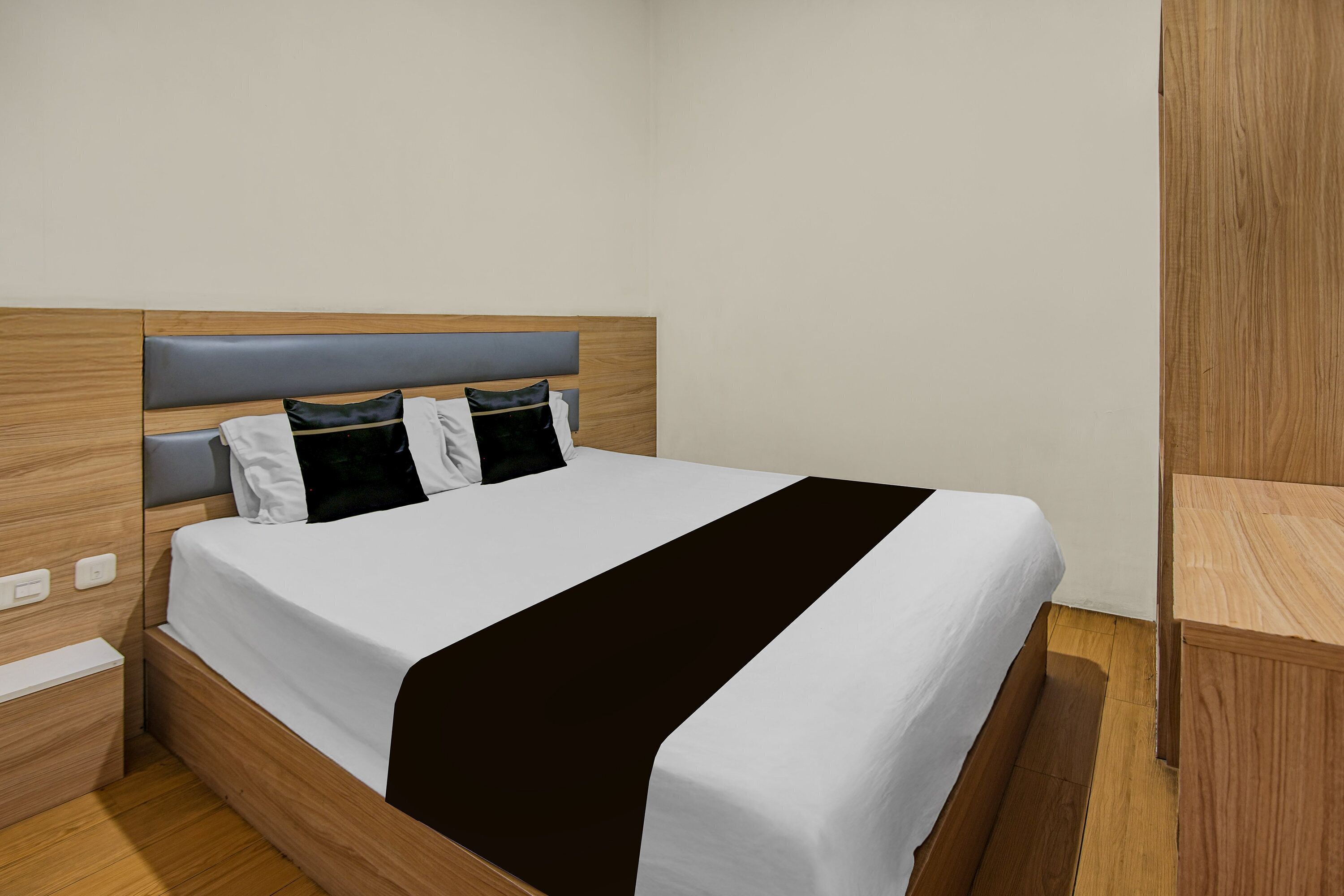 Deluxe Suite | Desk, free WiFi, bed sheets