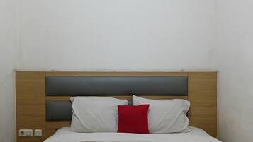 Standard Double Room | Desk, free WiFi, bed sheets