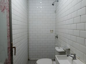 淋浴設備、坐浴桶、毛巾、肥皂