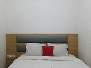 Standaard tweepersoonskamer | Een bureau, gratis wifi, beddengoed