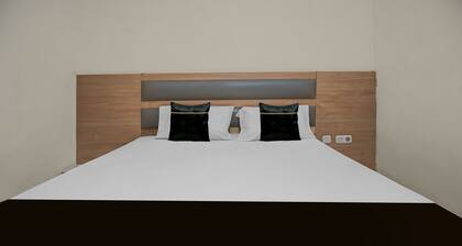 Hotel O near Pantai Losari formerly Poin