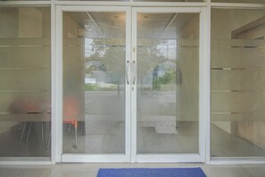 Exterior - Hotel O near Pantai Losari formerly Poin (Makassar)