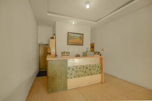 Reception - Hotel O near Pantai Losari formerly Poin (Makassar)