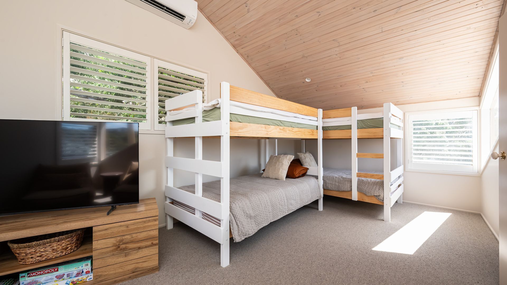 5 bedrooms, iron/ironing board, travel cot, free WiFi