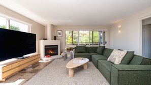 Smart TV, fireplace - Moonah Sands in Sorrento (Sorrento)