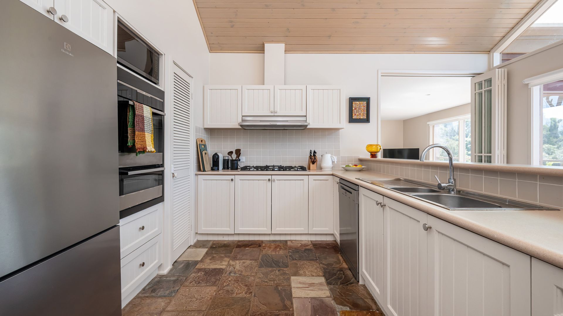 Réfrigérateur, four, plaque de cuisson, lave-vaisselle