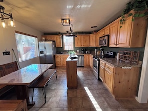 Micro-ondes, four, plaque de cuisson, lave-vaisselle