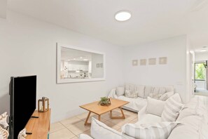 TV - Noosa River Resort Haven - Pool, Spa & Tennis (Noosa Region)