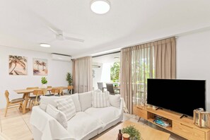 TV - Noosa River Resort Haven - Pool, Spa & Tennis (Noosa Region)