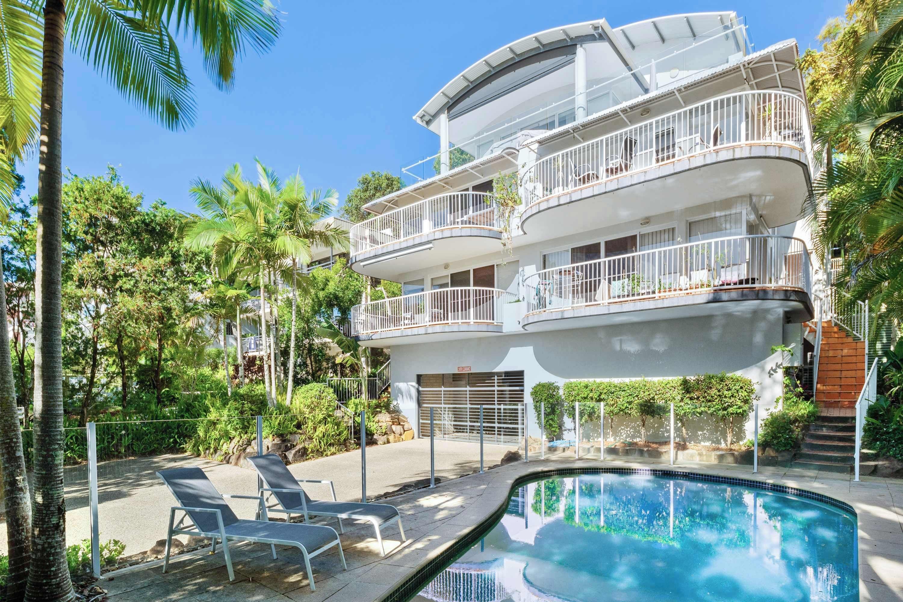 Elevated apartment on sought after Noosa Hill