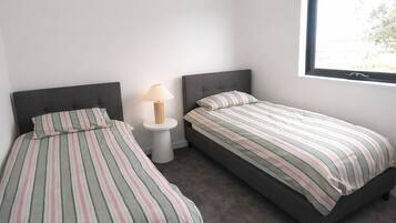 Deluxe House, 4 Bedrooms | Bed sheets