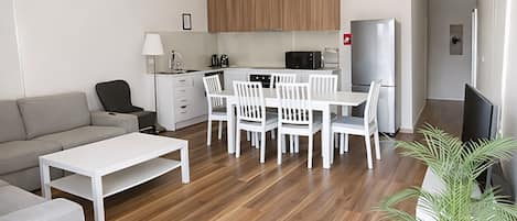 Deluxe House, 3 Bedrooms | Private kitchen