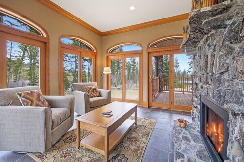 Roaring Lion Abode: Mountain Getaway