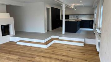 Kühlschrank, Mikrowelle, Ofen, Geschirrspüler
