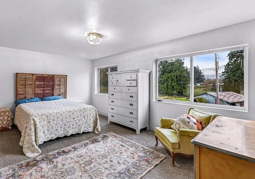 Peaceful 1-bedroom farmhouse in delightful Everson perfect for relaxing