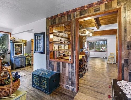 Peaceful 1-bedroom farmhouse in delightful Everson perfect for relaxing