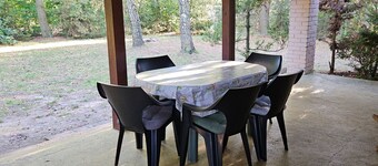 mit eingezäuntem Grundstück am Wasser by Interhome