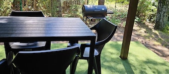 Freistehendes Haus mit eingezäuntem Grundstück an einer Lagune by Interhome