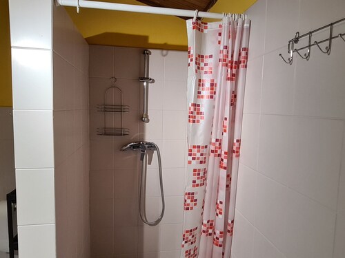 Freistehendes Haus mit eingezäuntem Grundstück an einer Lagune by Interhome