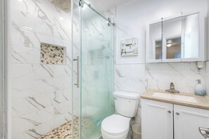 Shower, hair dryer, towels, soap - Home in the Sky! Relax in 4br/2ba Home with Amazing Panoramic SD views. (Spring Valley)