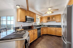 ميكروويف، فرن، موقد طهي مسطح، غسالة أطباق